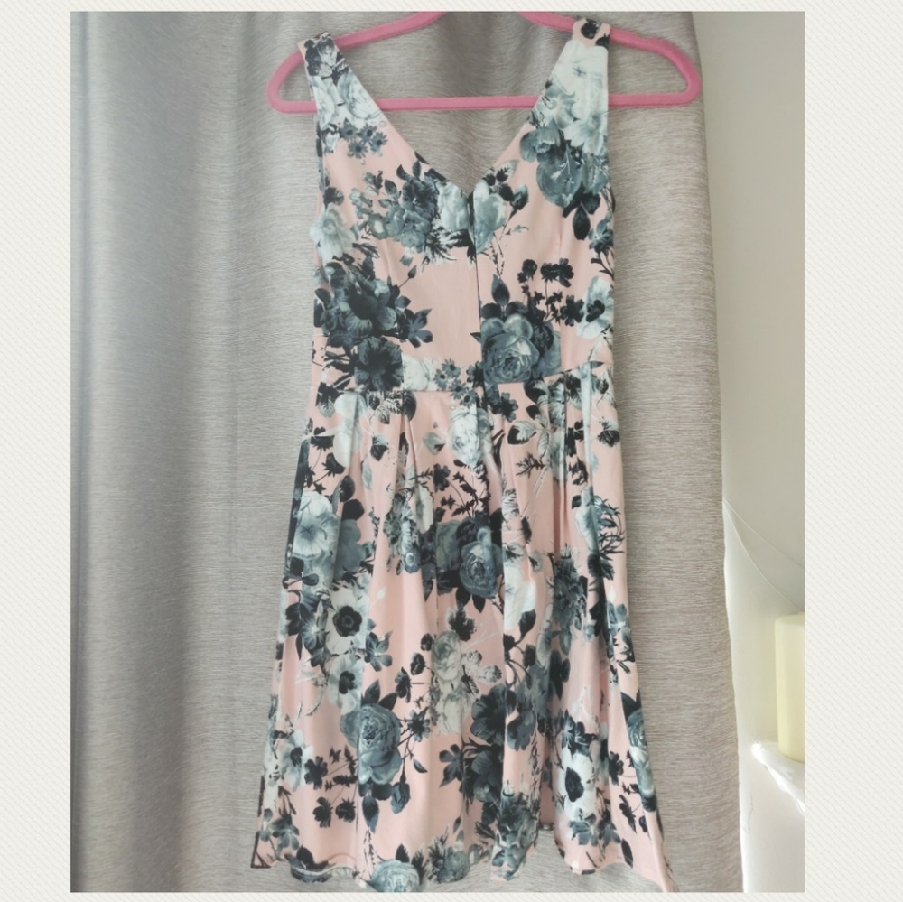 Dress - Picture 2 of 2